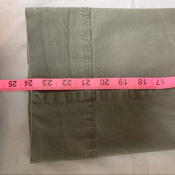 Calvin Klein Khaki Capris. - Picture 6 of 8